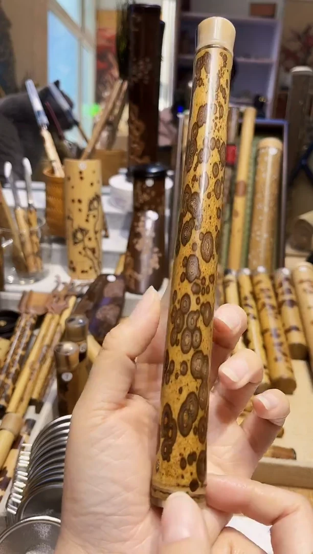 用****8梅鹿竹精品香筒一个