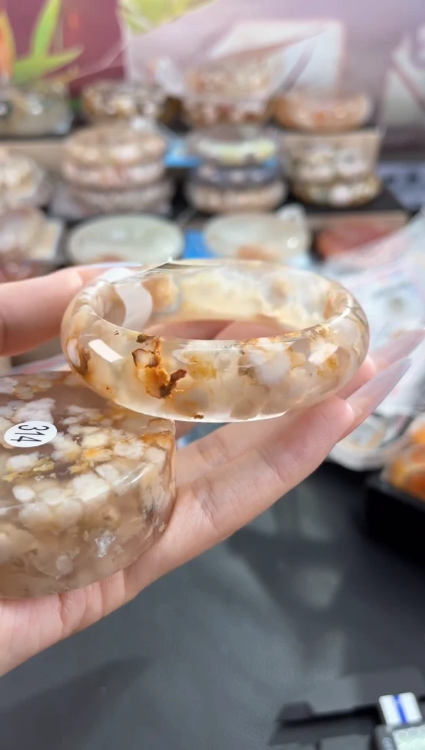 未镶嵌手镯石英质玉58