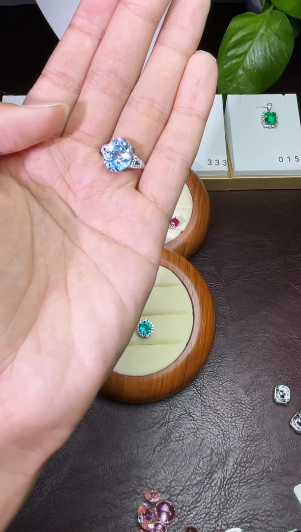 合金颈饰合成钻石蓝宝戒指