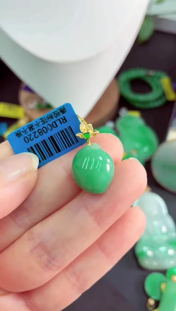 吊坠(不含链)未镶嵌翡翠挂件