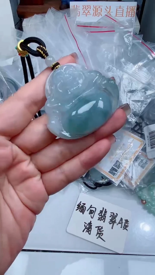 翡翠未镶嵌颈饰吊坠