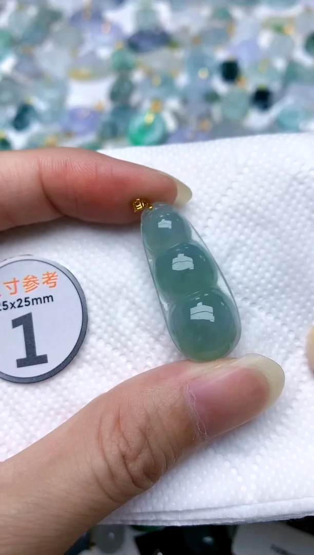 颈饰18K金镶嵌翡翠天然A货翡翠