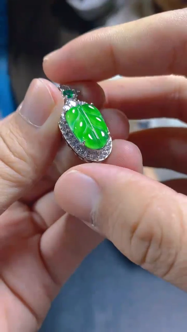 【闪购商品】翡翠吊坠(赠链)未镶嵌0279463888多样性发一