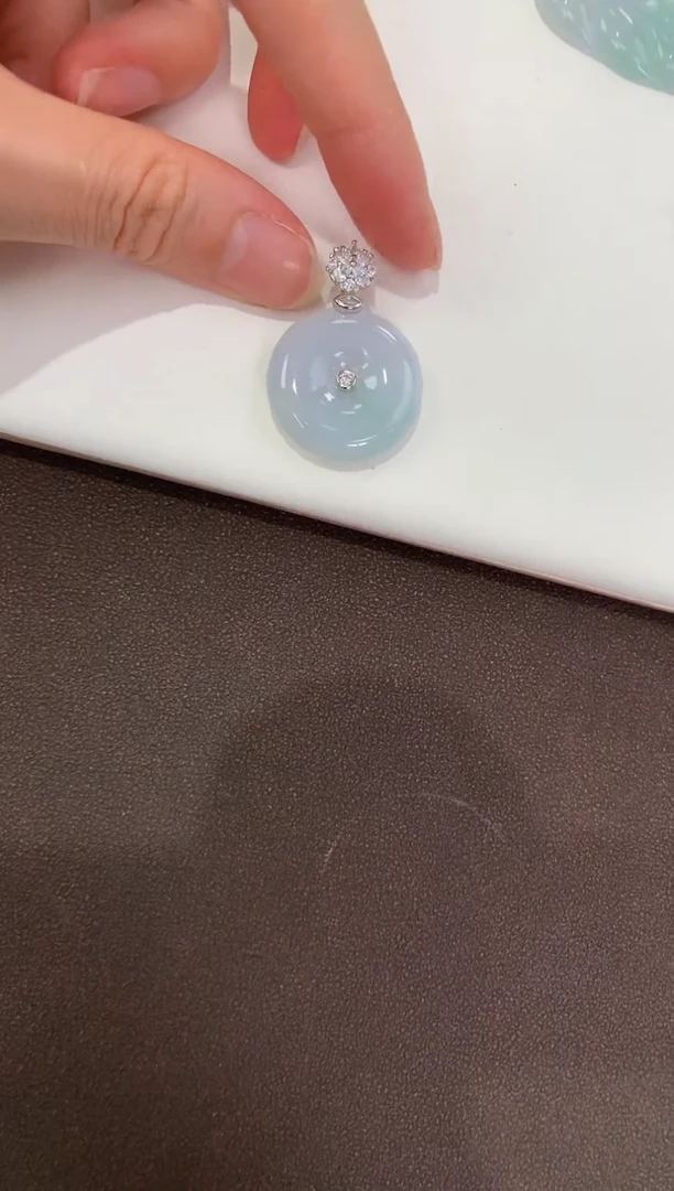 翡翠18K金镶嵌颈饰天然缅甸a货翡翠