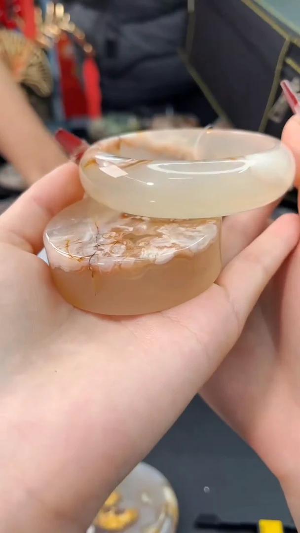 【闪购商品】石英质玉手镯未镶嵌赠送镯心（61圈口）无证书