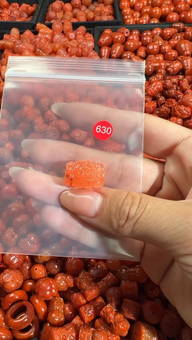 颈饰未镶嵌南红玛瑙1