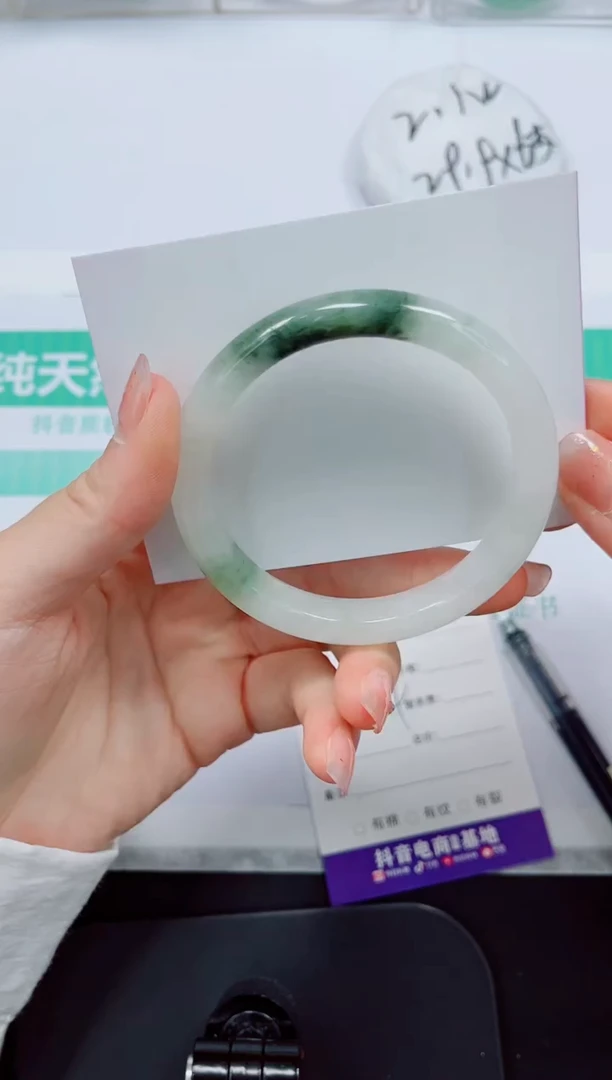 石英质玉手镯未镶嵌281/60.4