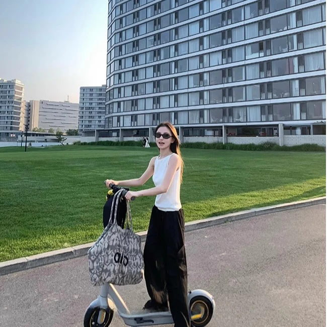 小众简约女夏季纯色一字领修身T恤简约时尚通勤百搭显瘦无袖背心