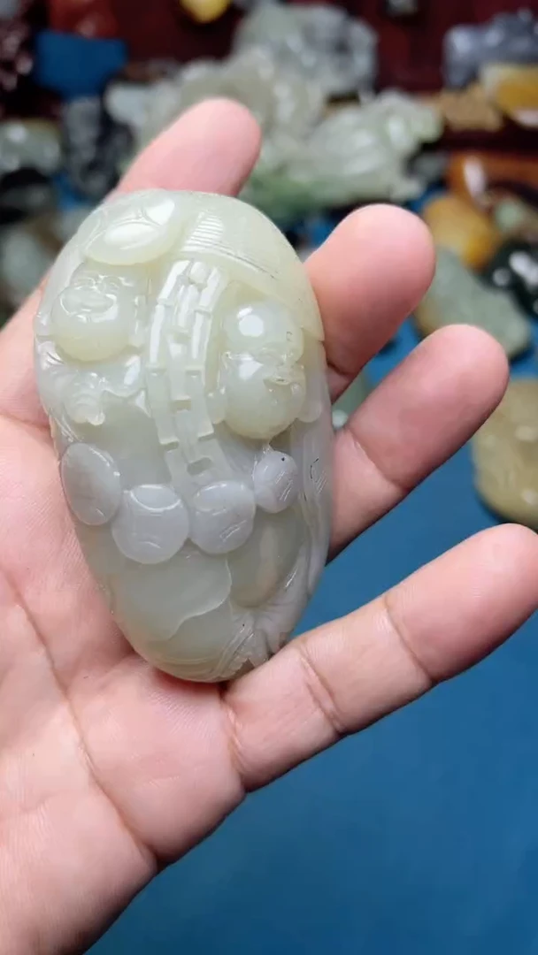 和田玉未镶嵌把件-