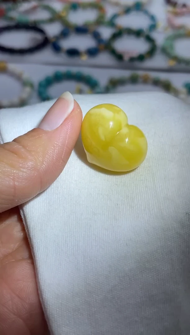 蜜蜡未镶嵌珠宝奇石71