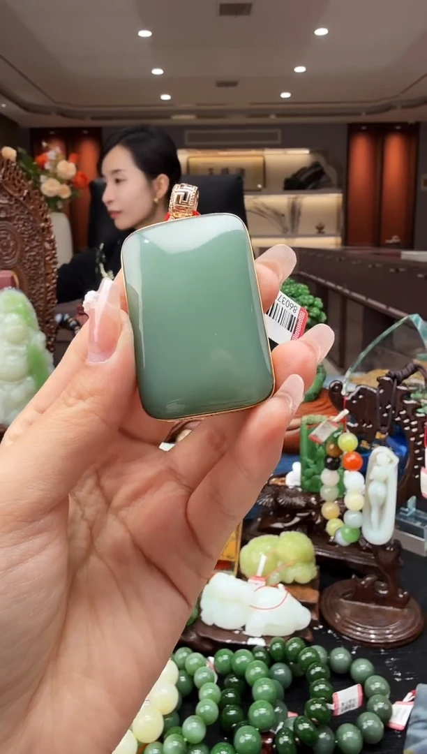 颈饰未镶嵌和田玉是***?by