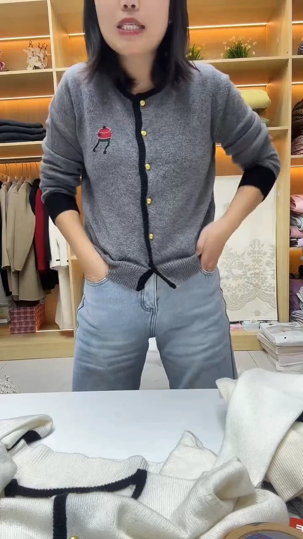 灰色长袖