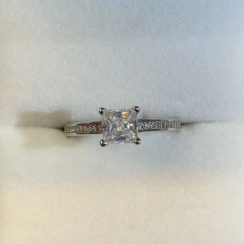 【Vivia】甄选 浮爪公主方戒指1.0CT