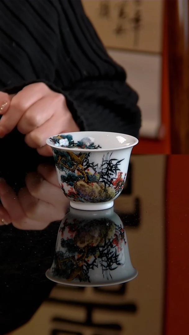 李华手绘釉中五彩松竹梅大铃铛杯