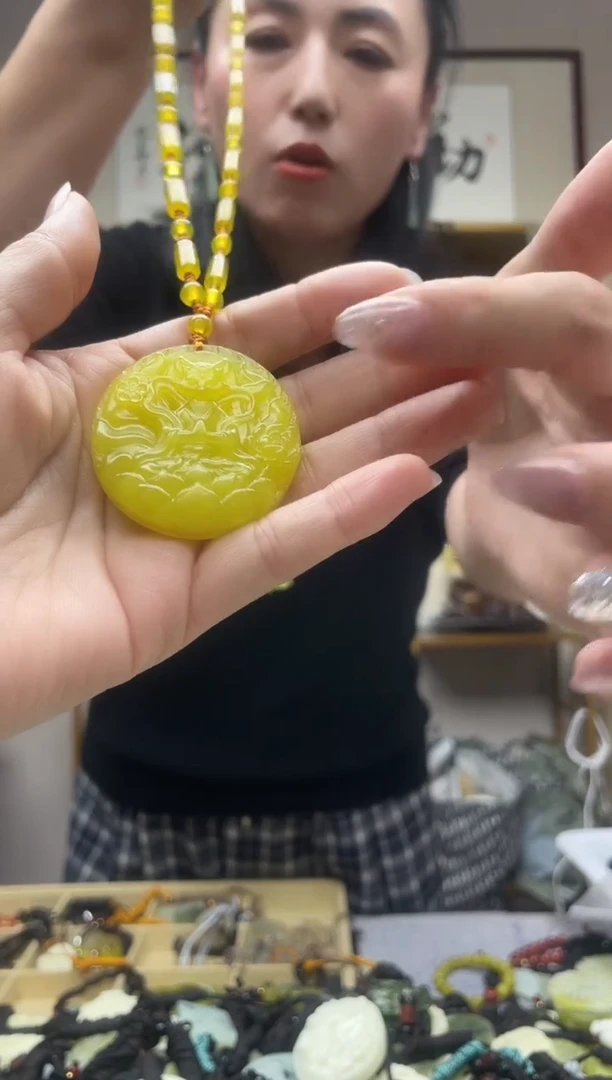 未镶嵌岫玉吊坠`