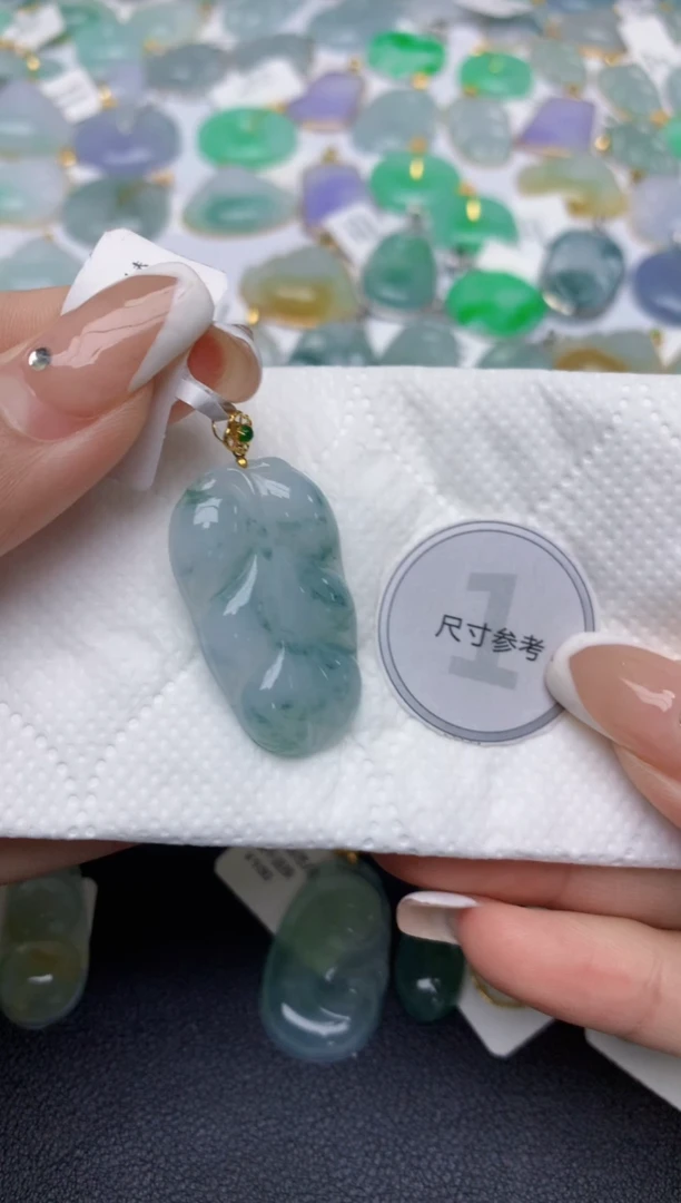 翡翠18K金镶嵌颈饰天然缅甸A货翡翠