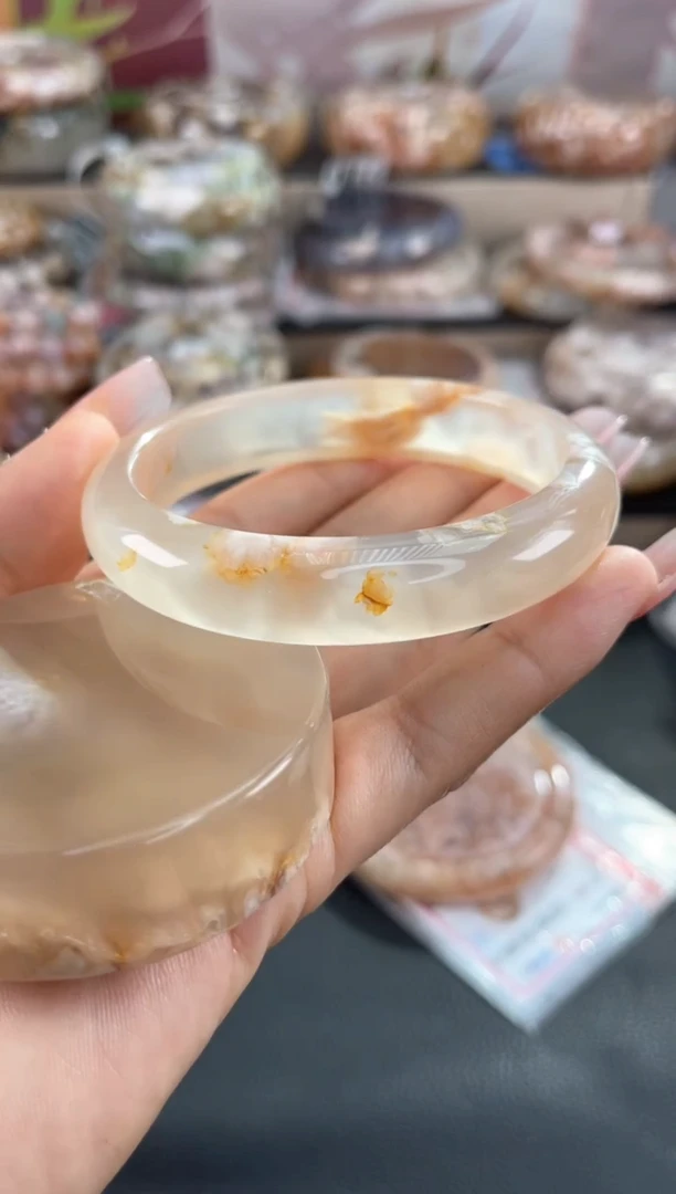 未镶嵌手镯石英质玉59