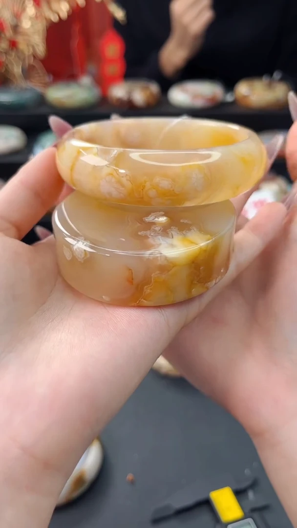 【闪购商品】石英质玉手镯未镶嵌赠送镯心（64圈口）