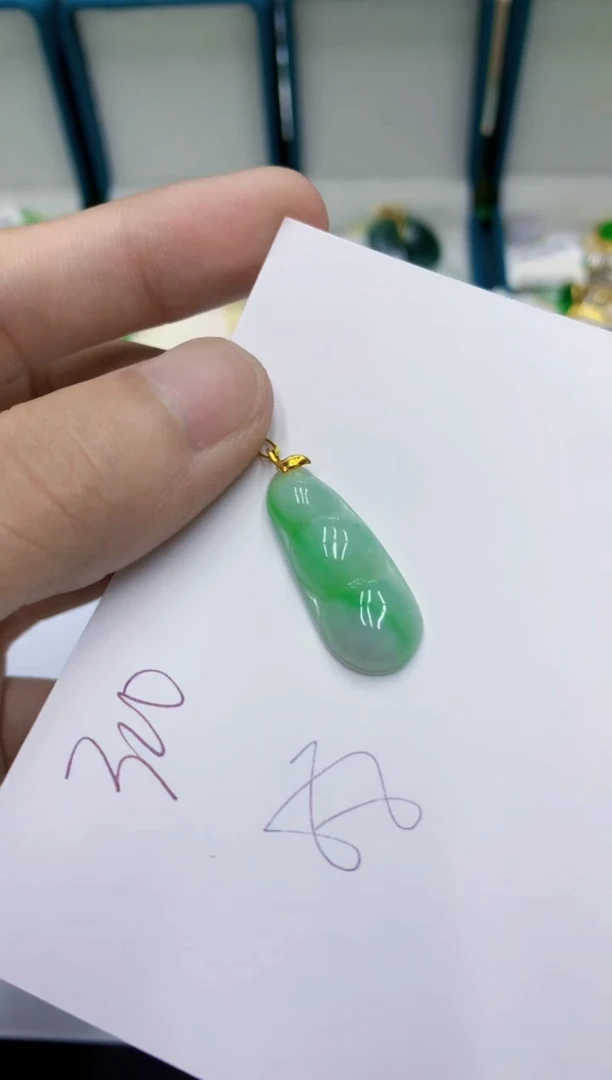 颈饰18K金镶嵌翡翠翡翠