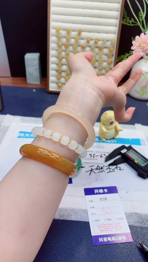 未镶嵌手镯石英质玉58-美人条藕粉-圈口57