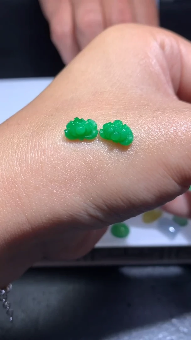 未镶嵌定制翡翠卫*毛货