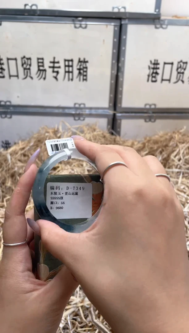 未镶嵌手镯石英质玉D7349