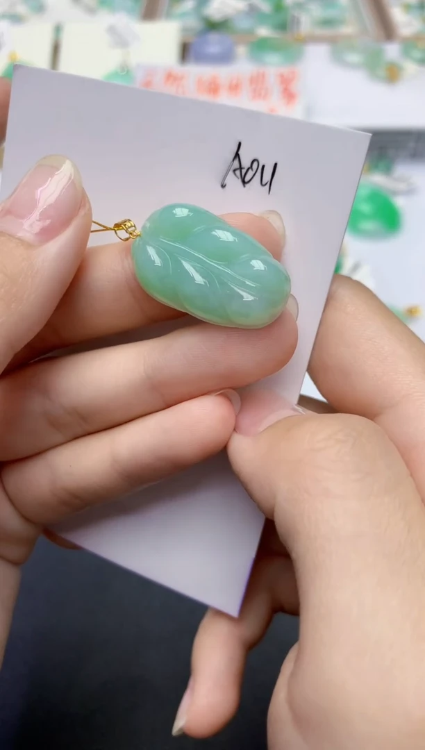 翡翠18K金镶嵌颈饰天然缅甸A货翡翠