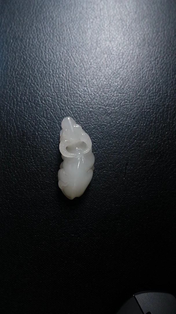 颈饰未镶嵌和田玉牛气冲天