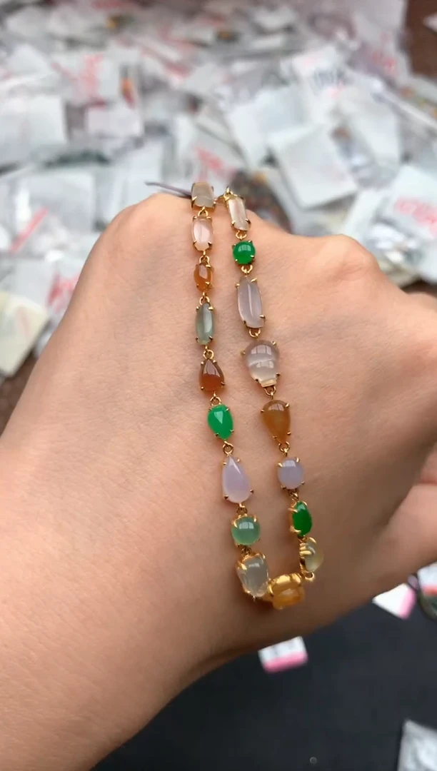 18K金镶嵌挂件翡翠一