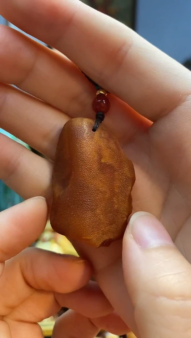 未镶嵌颈饰琥珀吊坠