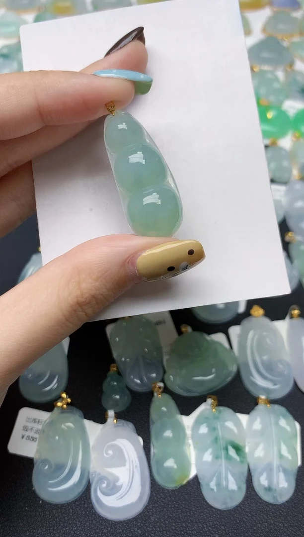 翡翠18K金镶嵌颈饰天然翡翠A货