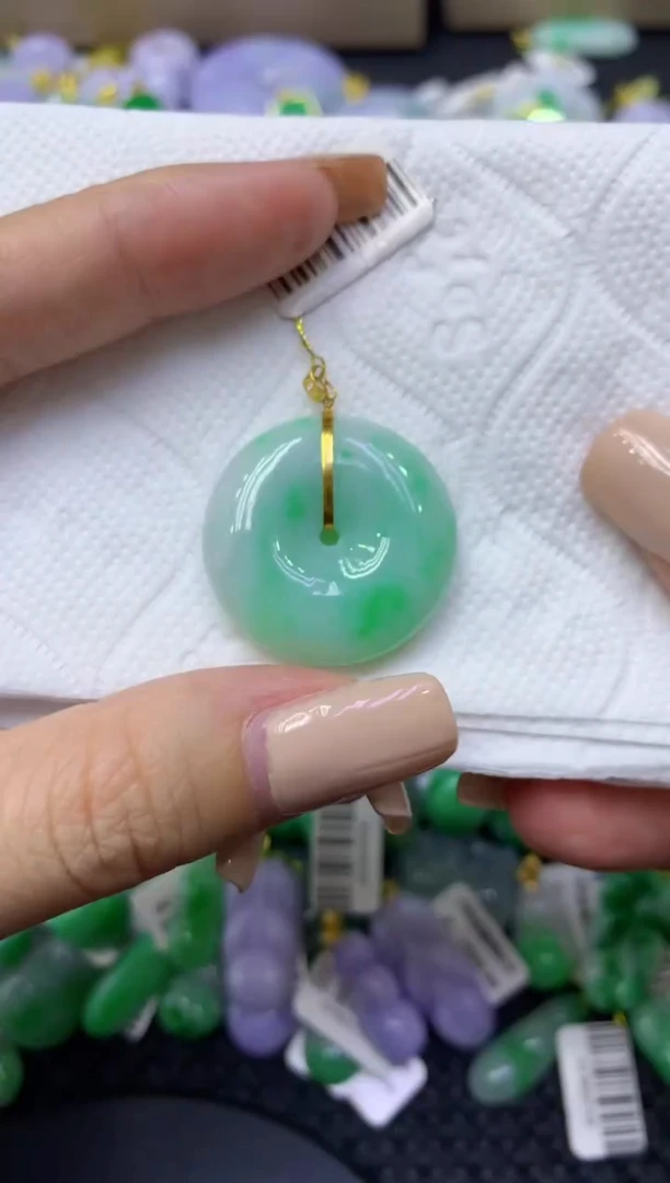 颈饰18K金镶嵌翡翠天然缅甸翡翠A货