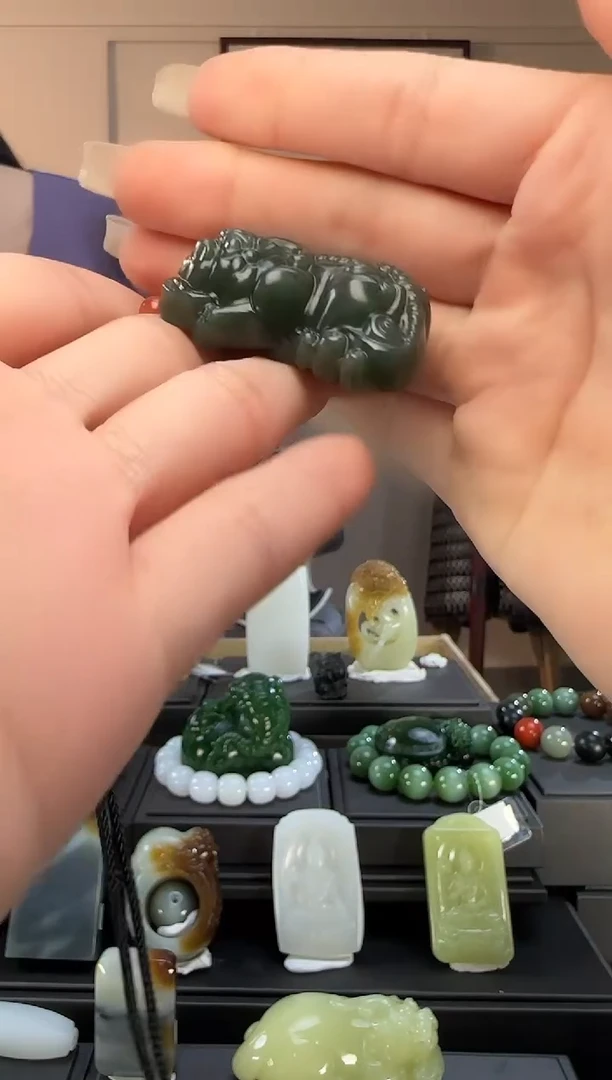 颈饰未镶嵌和田玉且末蓝貔貅吊坠