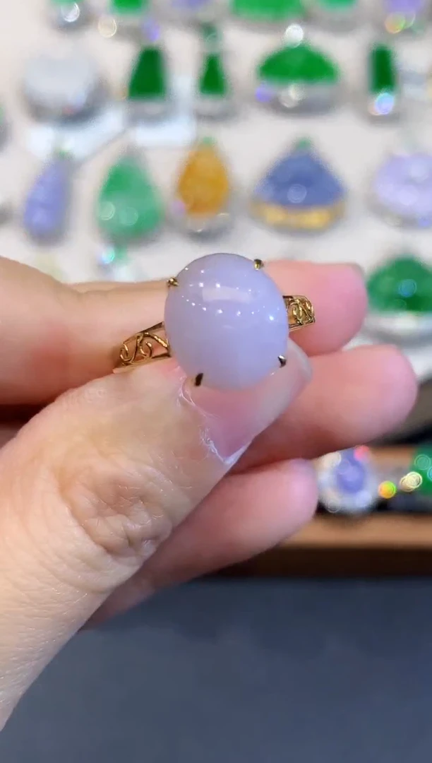 18K金镶嵌戒指翡翠多样性发其一