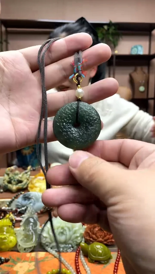 未镶嵌岫玉吊坠·