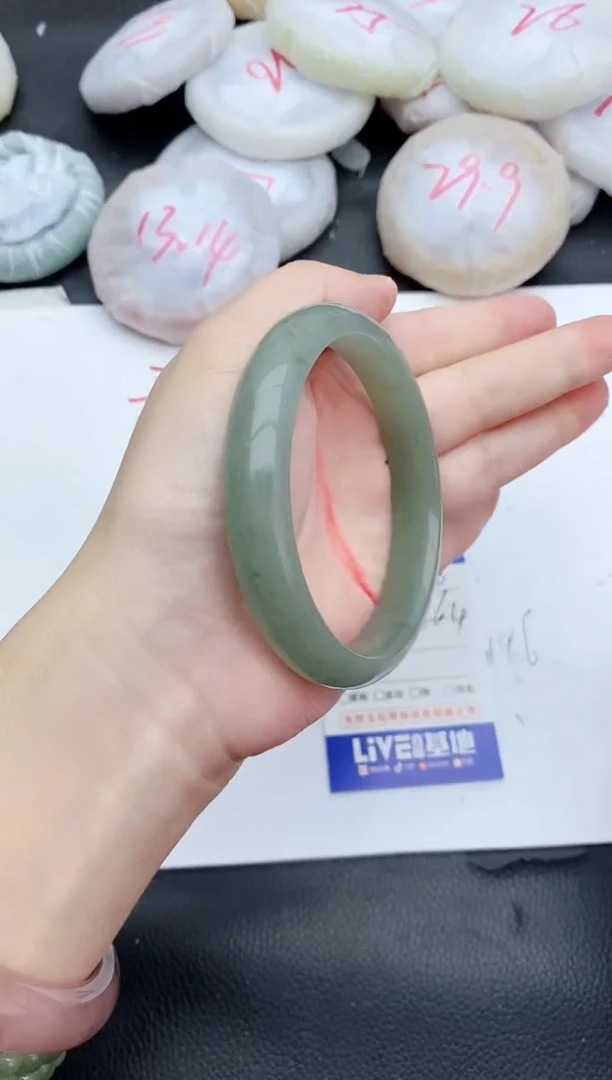 未镶嵌手镯石英质玉340+63/64