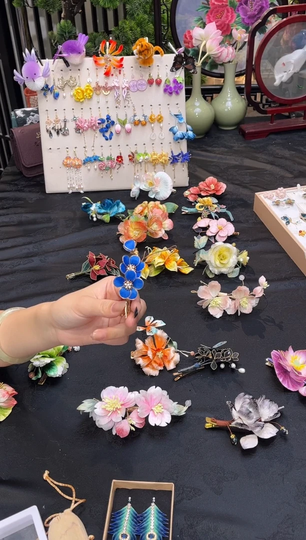 织绣萱*子非遗绒花苏绣饰品