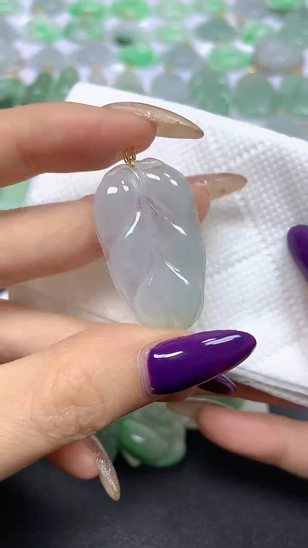 颈饰18K金镶嵌翡翠