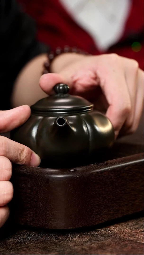 宜兴紫砂天青扁瓜