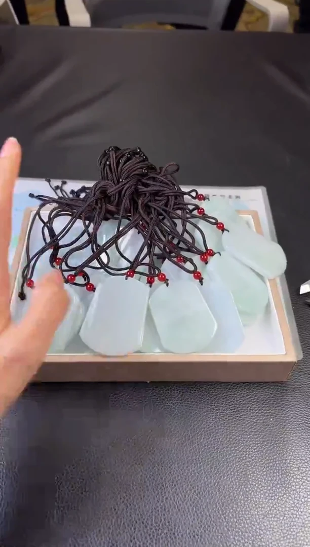 未镶嵌挂件翡翠多样性发一件R703119