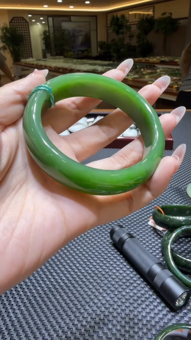 颈饰未镶嵌和田玉手镯63