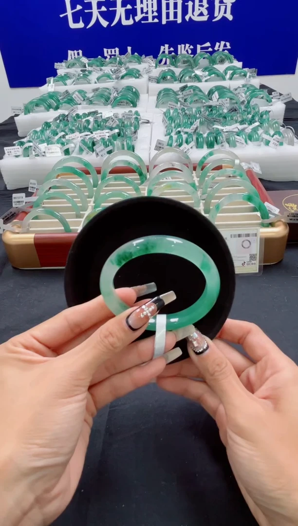 未镶嵌手镯石英质玉（非洲翠）圈口56