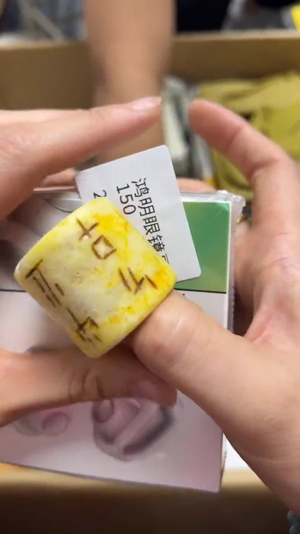 手工艺品琉璃鸿***哥瓷片瓷片瓷片瓷片