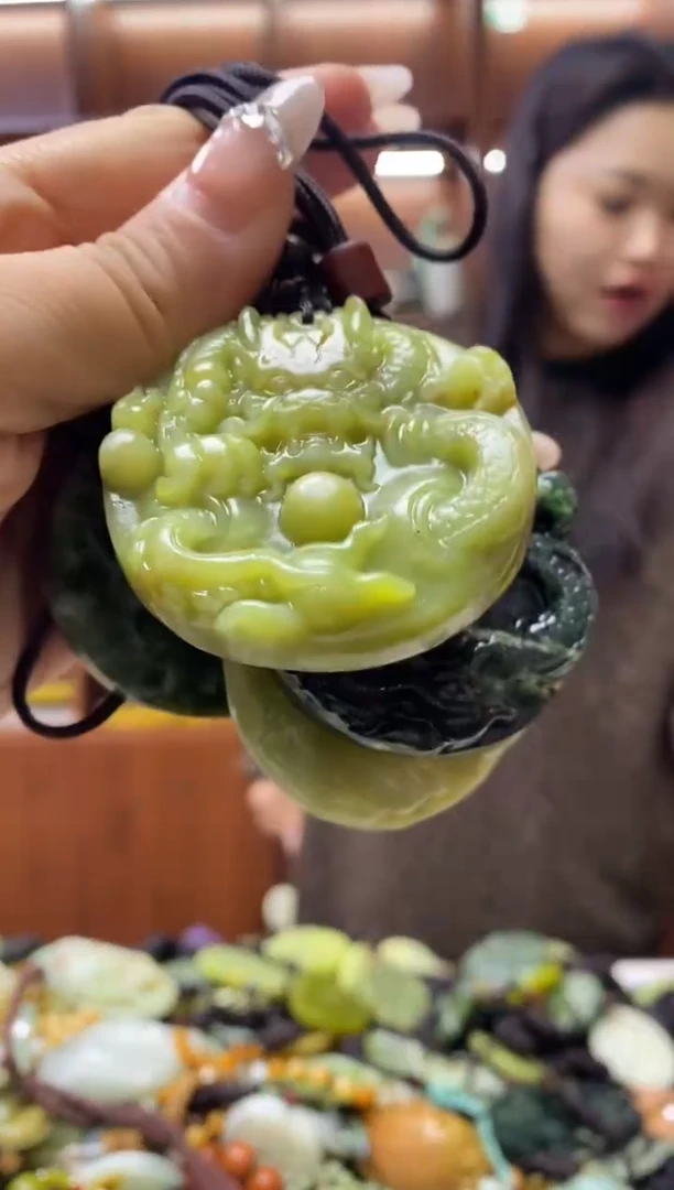 未镶嵌岫玉吊坠多样性发其一