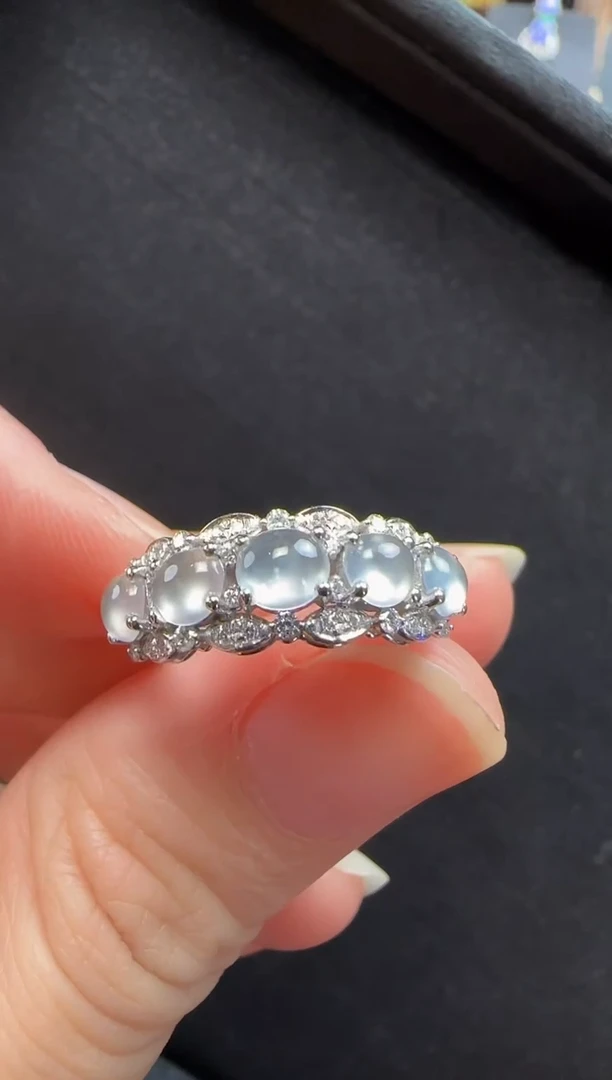 翡翠戒指18K金镶嵌340蛋面一只