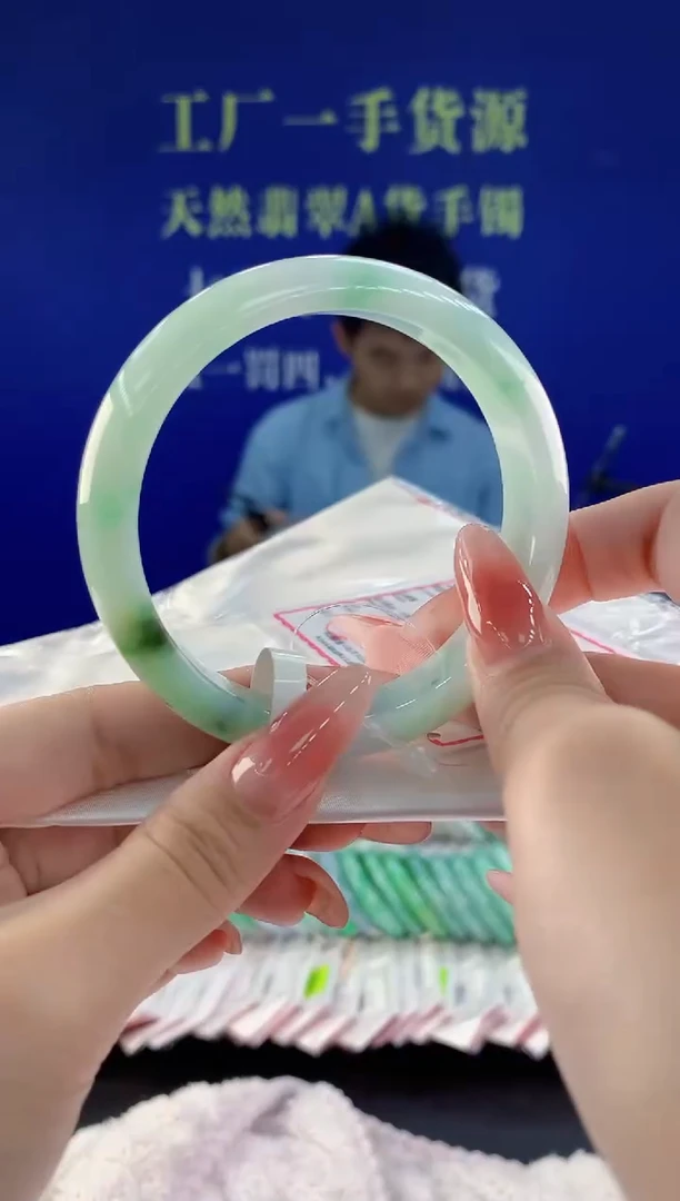 【闪购商品】翡翠手镯未镶嵌55天然A货翡翠