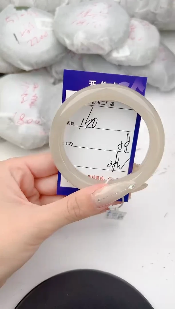 和田玉手镯未镶嵌130颜色微差无瑕疵