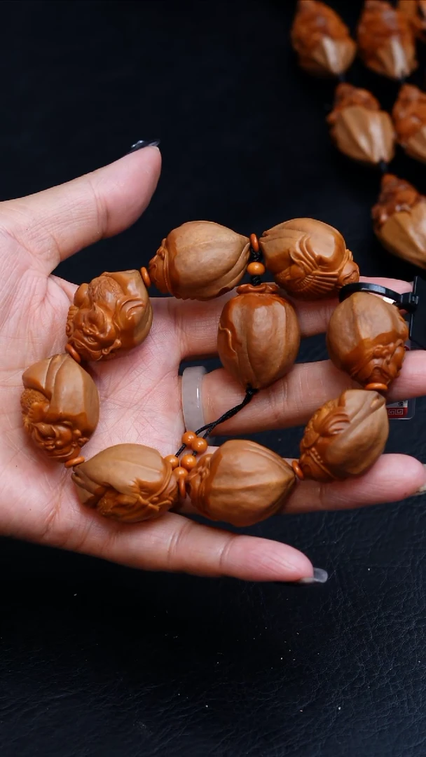 橄榄核吊坠23原皮八宝财神