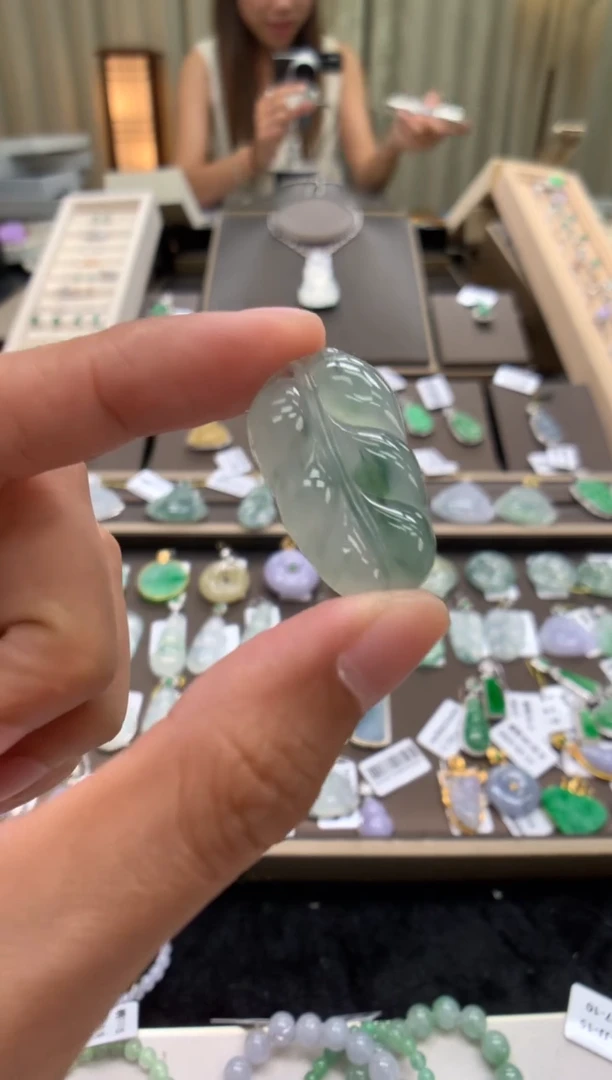 翡翠未镶嵌颈饰叶子