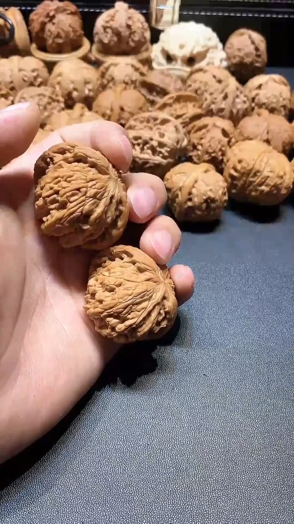 文玩核桃把件磨盘狮子头